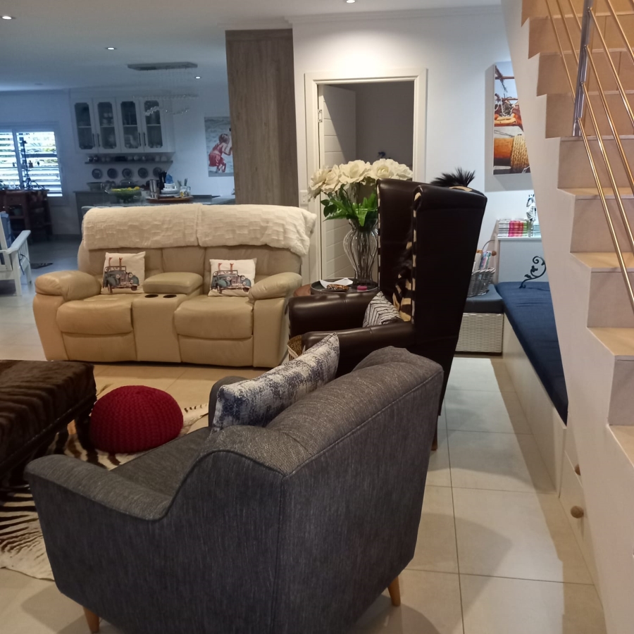 4 Bedroom Property for Sale in Menkenkop Western Cape